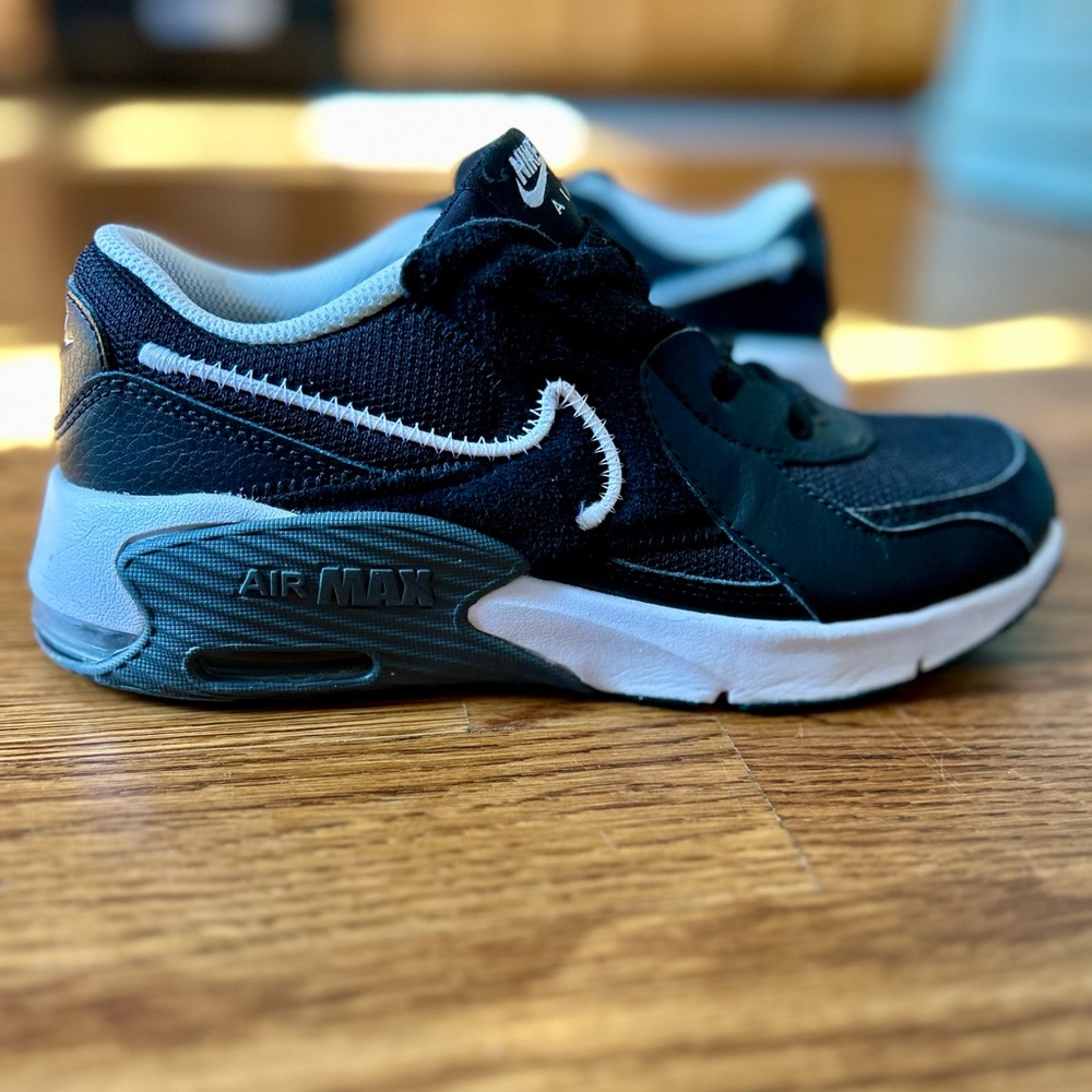Boys Nike Air Max Black/White Size 3